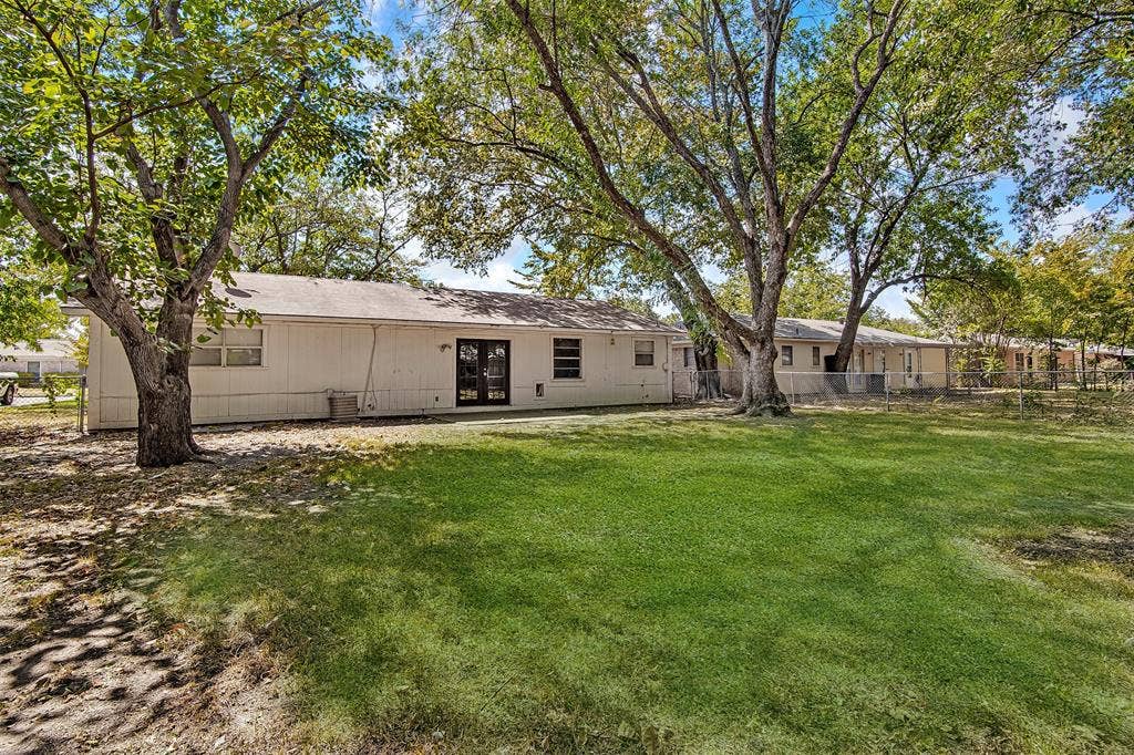 648 Sue Ann Lane, Burleson, TX 76028 648 Sue Ann Lane, Burleson, TX 76028