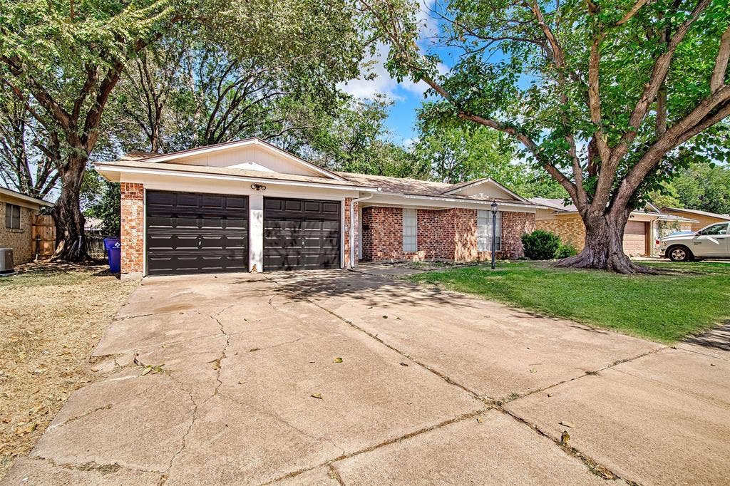 648 Sue Ann Lane, Burleson, TX 76028 648 Sue Ann Lane, Burleson, TX 76028