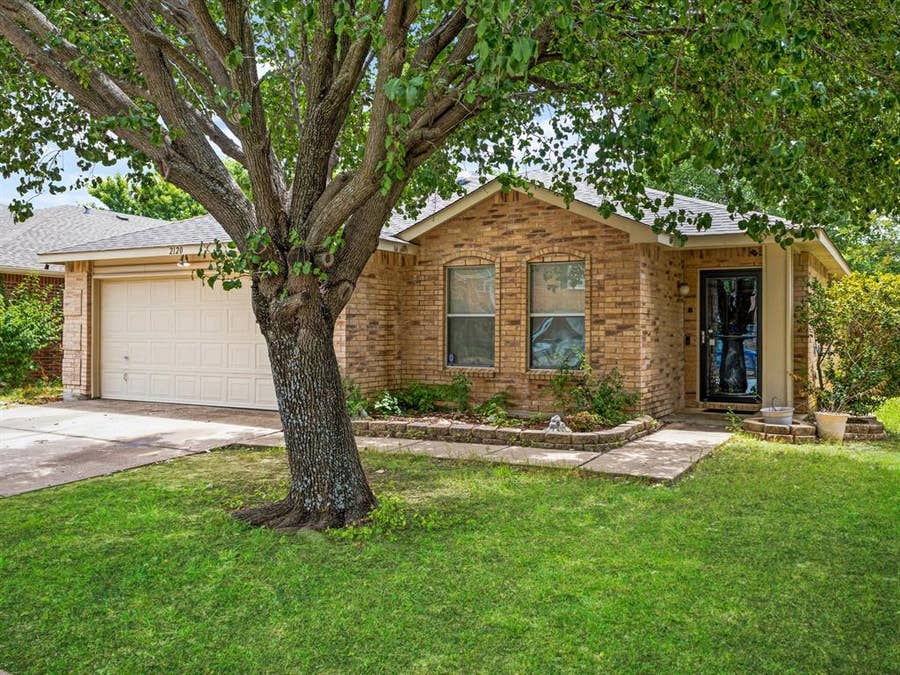 Property photo for 2120 Shawnee Trail, Fort Worth, TX