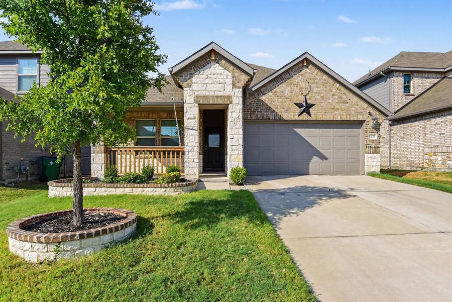 Property photo for 1421 Rolling Fox Drive, Forney, TX