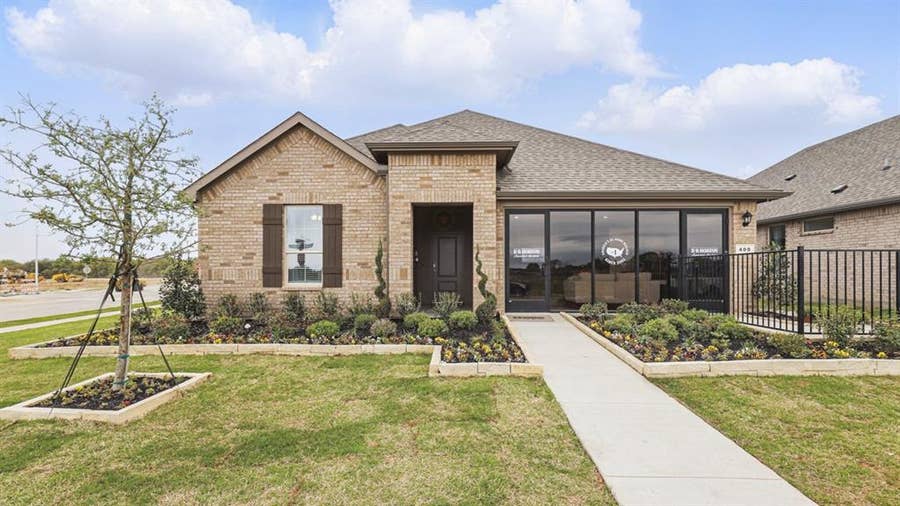Property photo for 400 SUNDAY SILENCE Way, Granbury, TX