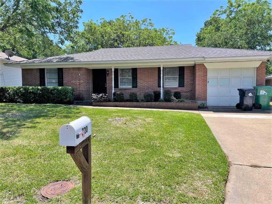 Property photo for 720 Chisholm Trail, Denton, TX