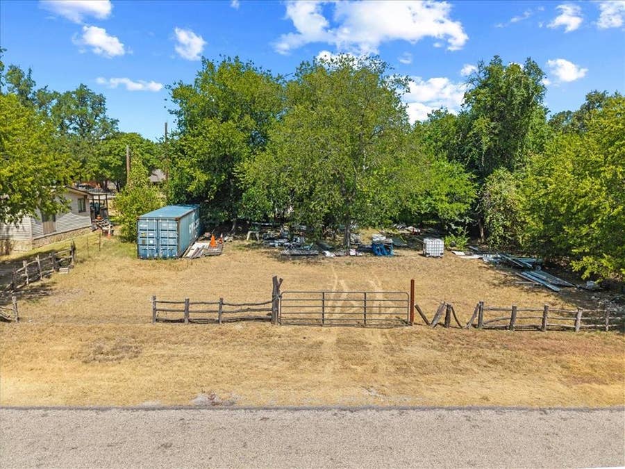 Property photo for 3010 Cedarhill Street, Granbury, TX