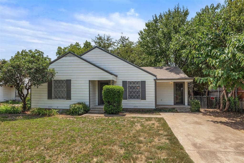 4406 Wayne Court S, Haltom City, TX 76117 4406 Wayne Court S, Haltom City, TX 76117