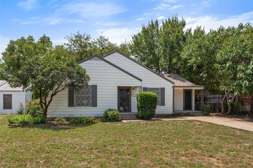 4406 Wayne Court S, Haltom City, TX 76117 4406 Wayne Court S, Haltom City, TX 76117