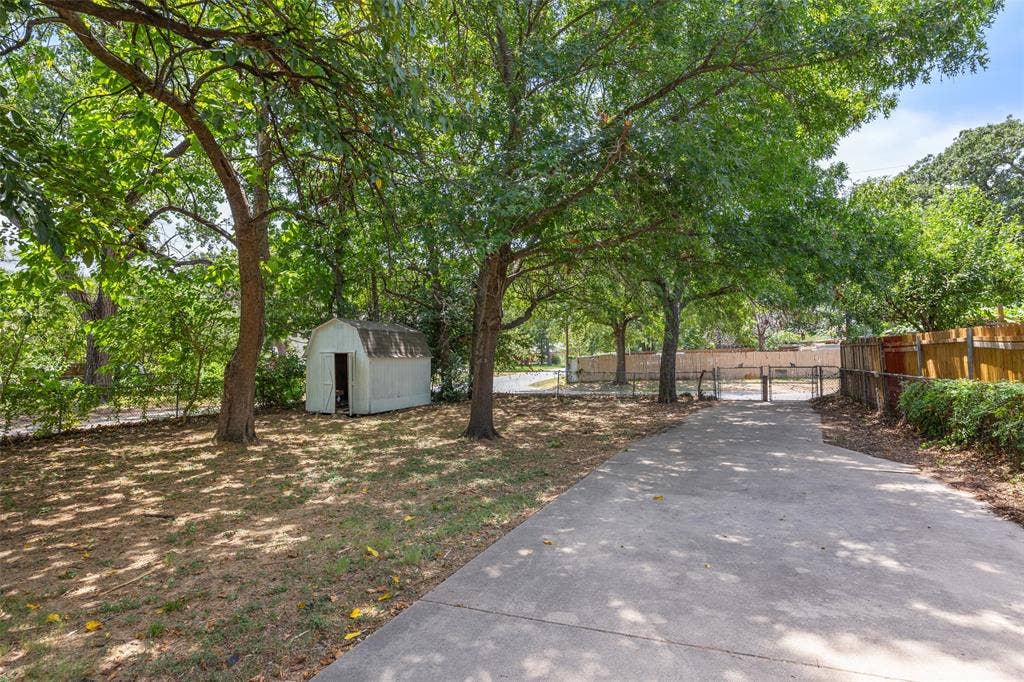 4406 Wayne Court S, Haltom City, TX 76117 4406 Wayne Court S, Haltom City, TX 76117