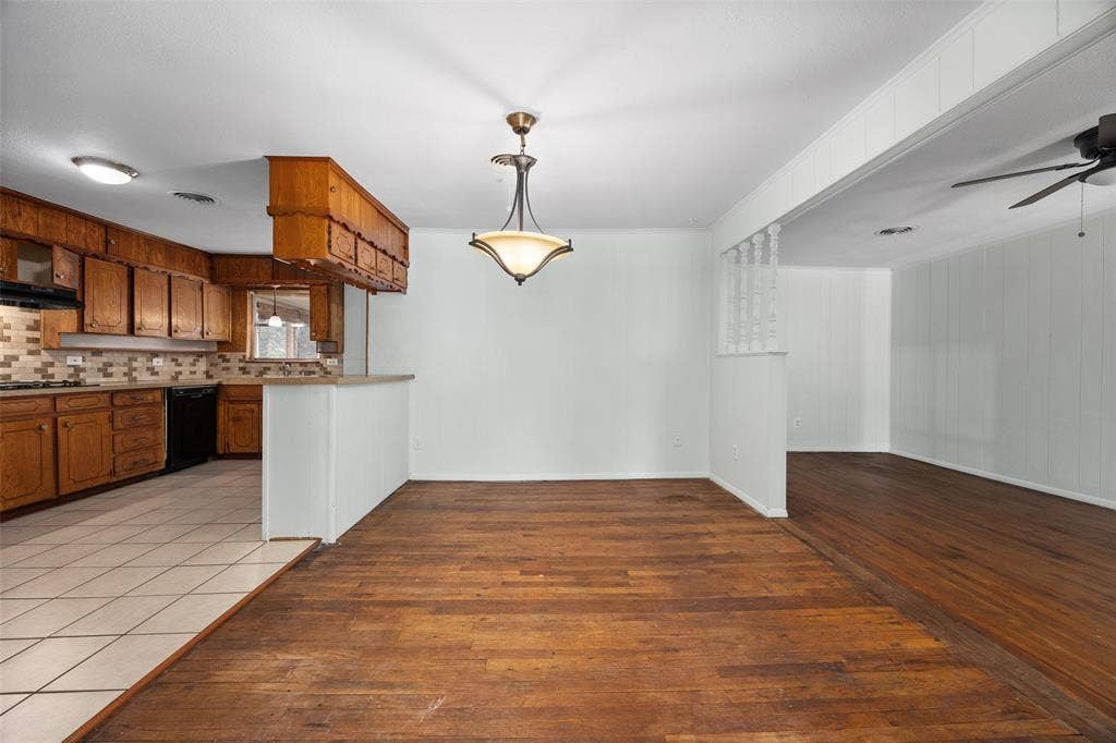 4406 Wayne Court S, Haltom City, TX 76117 4406 Wayne Court S, Haltom City, TX 76117