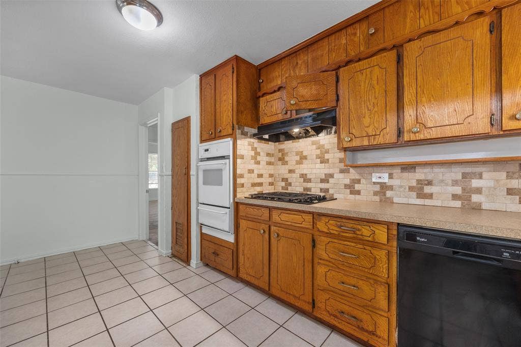 4406 Wayne Court S, Haltom City, TX 76117 4406 Wayne Court S, Haltom City, TX 76117