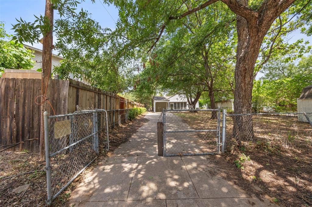 4406 Wayne Court S, Haltom City, TX 76117 4406 Wayne Court S, Haltom City, TX 76117