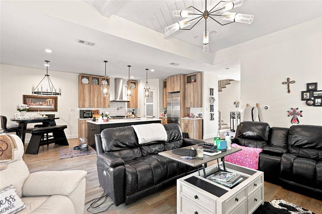 2080 Holt Way, Grapevine, TX 76051 2080 Holt Way, Grapevine, TX 76051