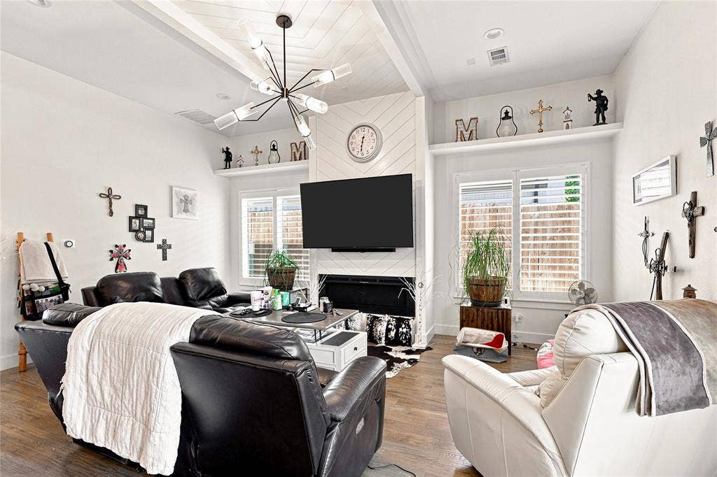 2080 Holt Way, Grapevine, TX 76051 2080 Holt Way, Grapevine, TX 76051