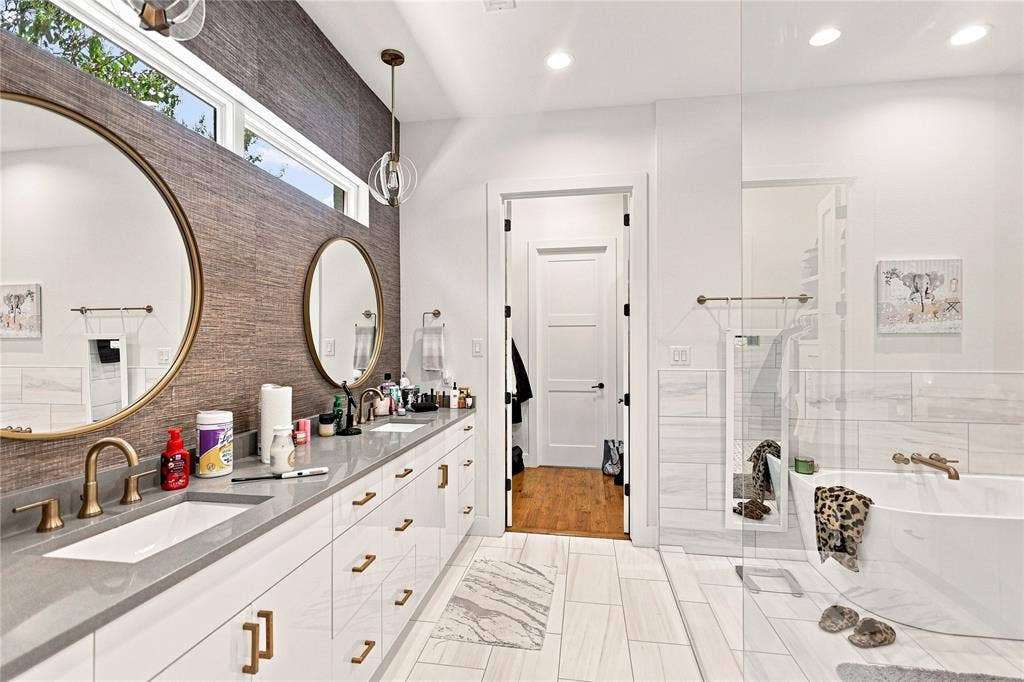2080 Holt Way, Grapevine, TX 76051 2080 Holt Way, Grapevine, TX 76051