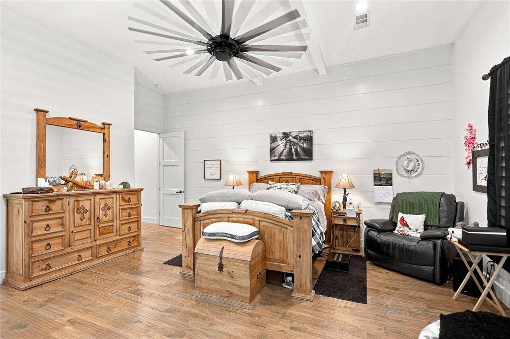 2080 Holt Way, Grapevine, TX 76051 2080 Holt Way, Grapevine, TX 76051