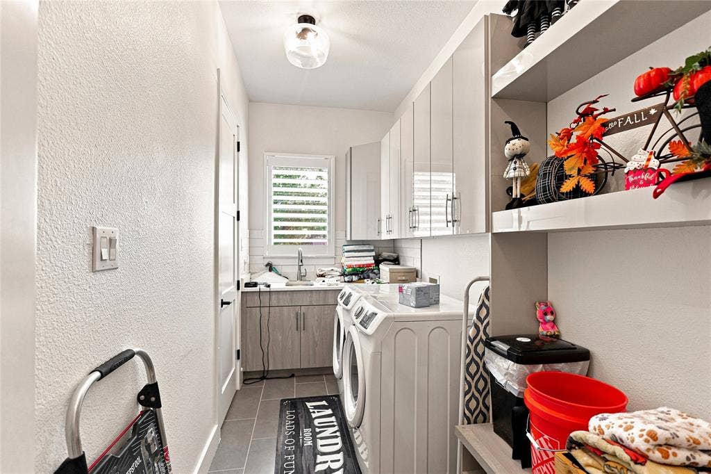 2080 Holt Way, Grapevine, TX 76051 2080 Holt Way, Grapevine, TX 76051