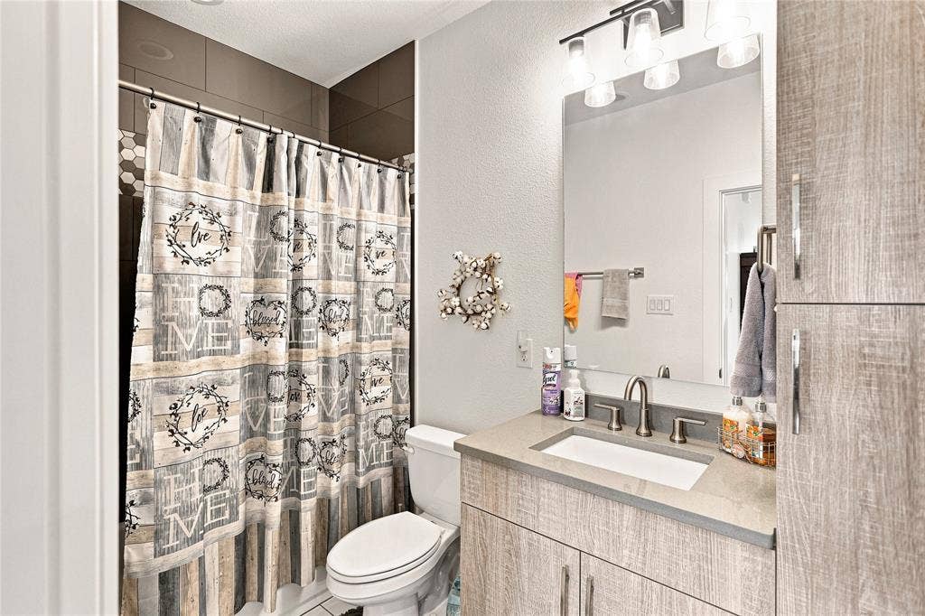 2080 Holt Way, Grapevine, TX 76051 2080 Holt Way, Grapevine, TX 76051