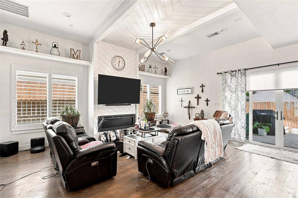 2080 Holt Way, Grapevine, TX 76051 2080 Holt Way, Grapevine, TX 76051