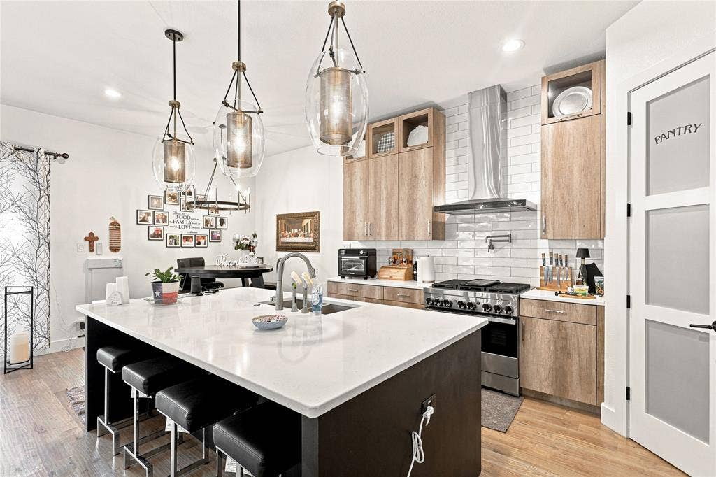 2080 Holt Way, Grapevine, TX 76051 2080 Holt Way, Grapevine, TX 76051