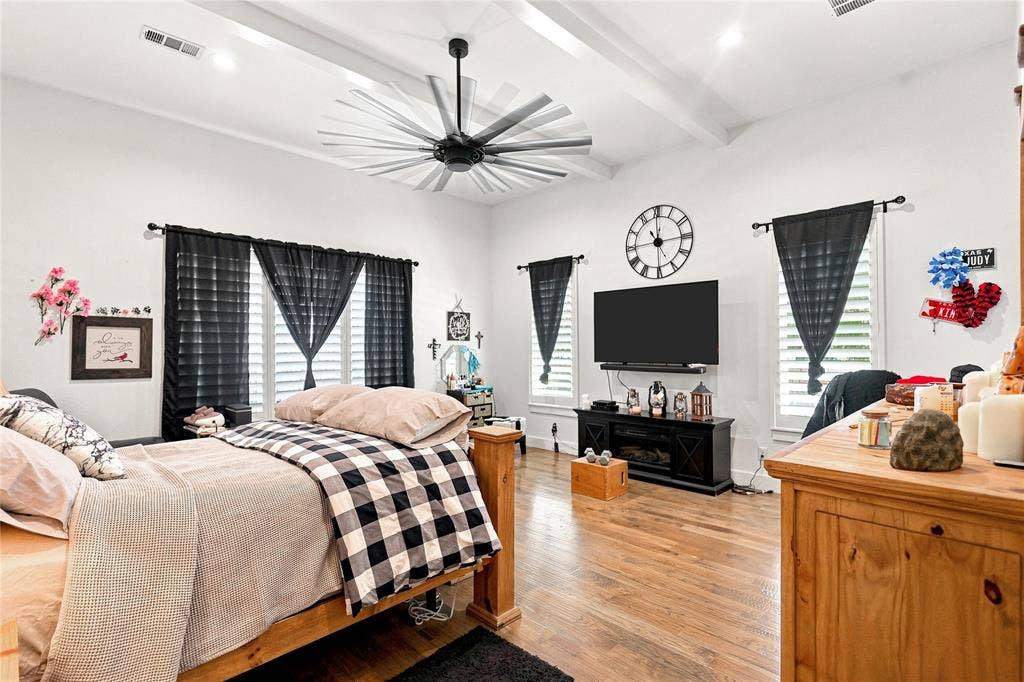 2080 Holt Way, Grapevine, TX 76051 2080 Holt Way, Grapevine, TX 76051