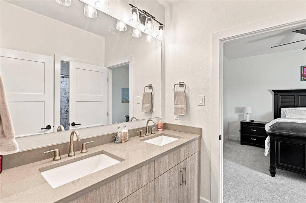 2080 Holt Way, Grapevine, TX 76051 2080 Holt Way, Grapevine, TX 76051