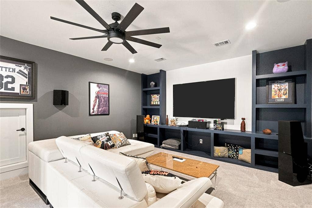 2080 Holt Way, Grapevine, TX 76051 2080 Holt Way, Grapevine, TX 76051