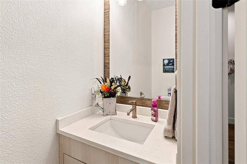 2080 Holt Way, Grapevine, TX 76051 2080 Holt Way, Grapevine, TX 76051
