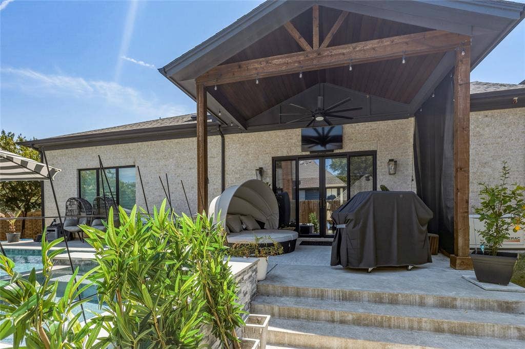 2080 Holt Way, Grapevine, TX 76051 2080 Holt Way, Grapevine, TX 76051