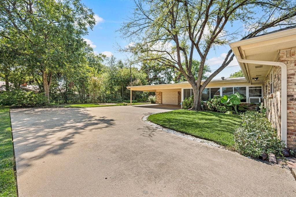 1608 Delta Drive, Arlington, TX 76012 1608 Delta Drive, Arlington, TX 76012