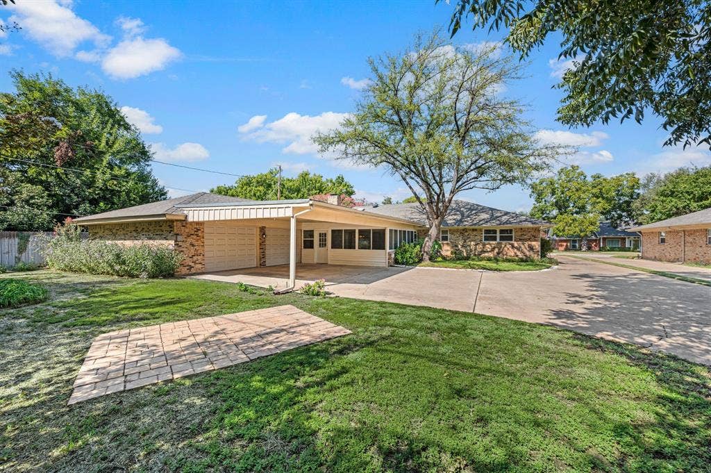 1608 Delta Drive, Arlington, TX 76012 1608 Delta Drive, Arlington, TX 76012