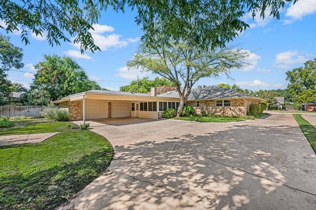 1608 Delta Drive, Arlington, TX 76012 1608 Delta Drive, Arlington, TX 76012