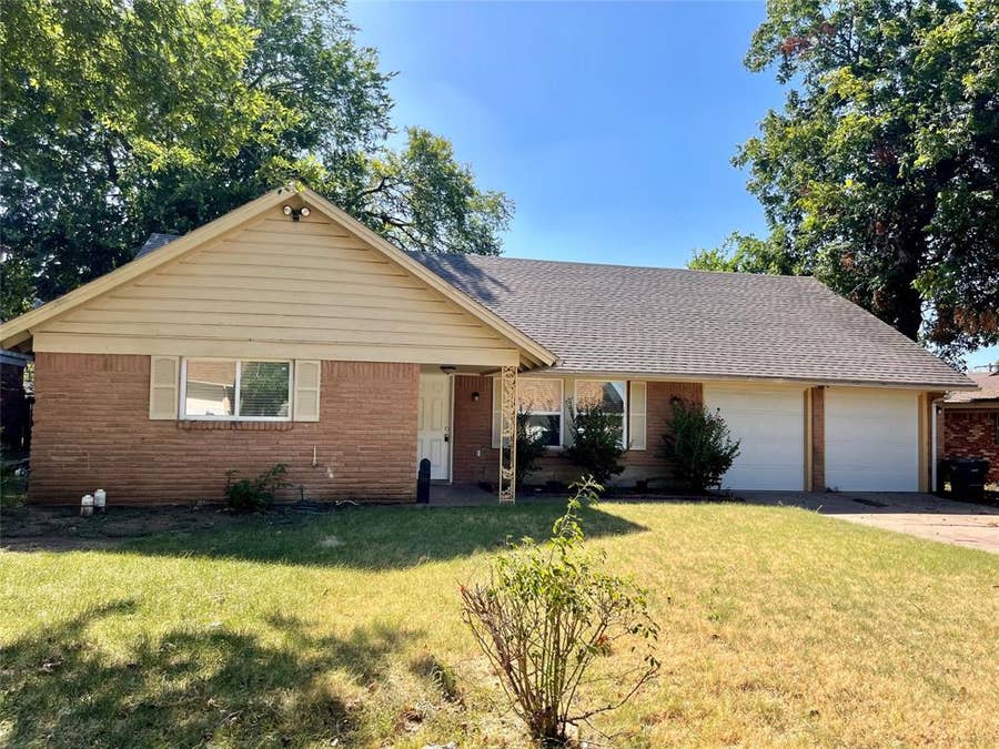 Property photo for 6912 Heritage Lane, Fort Worth, TX