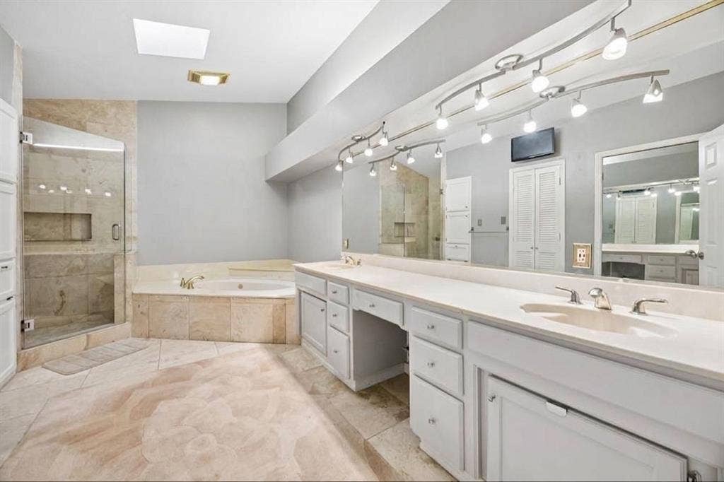 1012 Spanish Trail, Keller, TX 76262 Primary Bathroom, Ensuite.