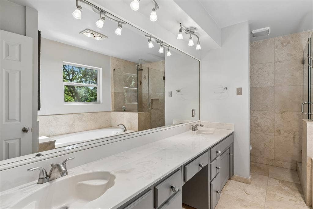 1012 Spanish Trail, Keller, TX 76262 Full Bathroom - Top Level.