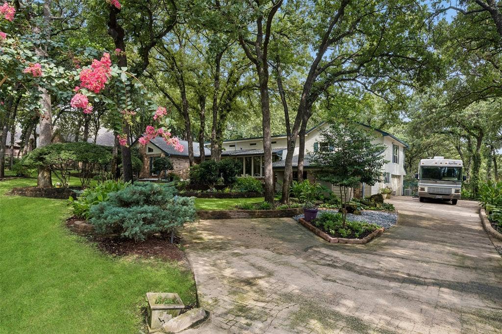 1012 Spanish Trail, Keller, TX 76262 Driveway.