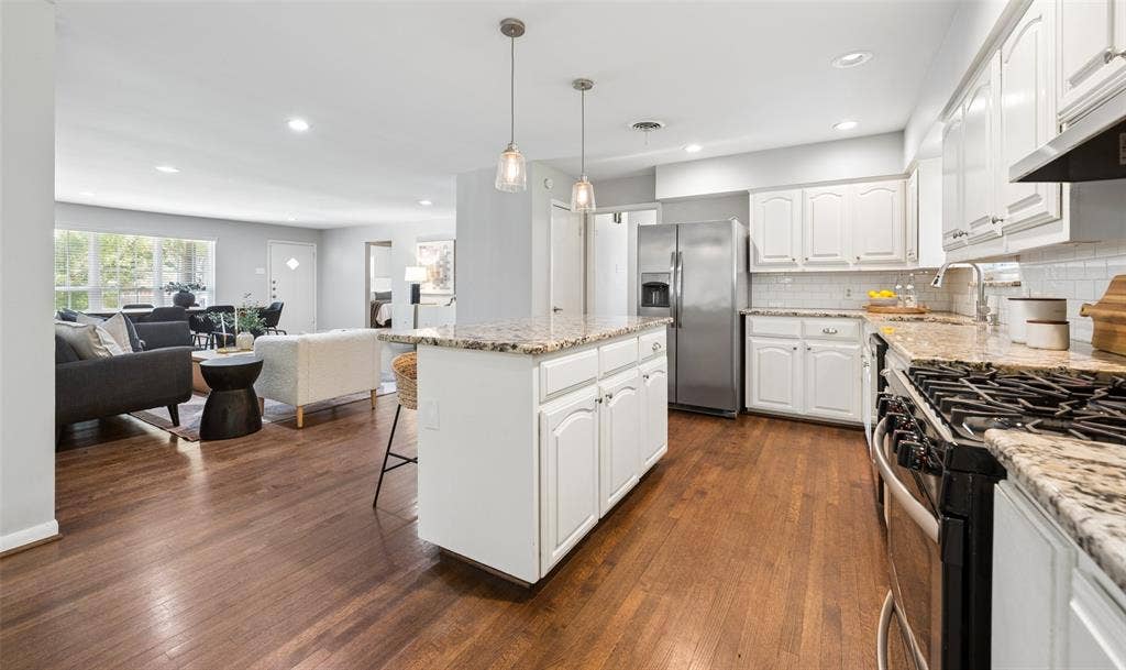 2546 Telegraph Avenue, Dallas, TX 75228 2546 Telegraph Avenue, Dallas, TX 75228