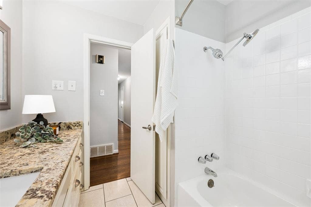 2546 Telegraph Avenue, Dallas, TX 75228 2546 Telegraph Avenue, Dallas, TX 75228