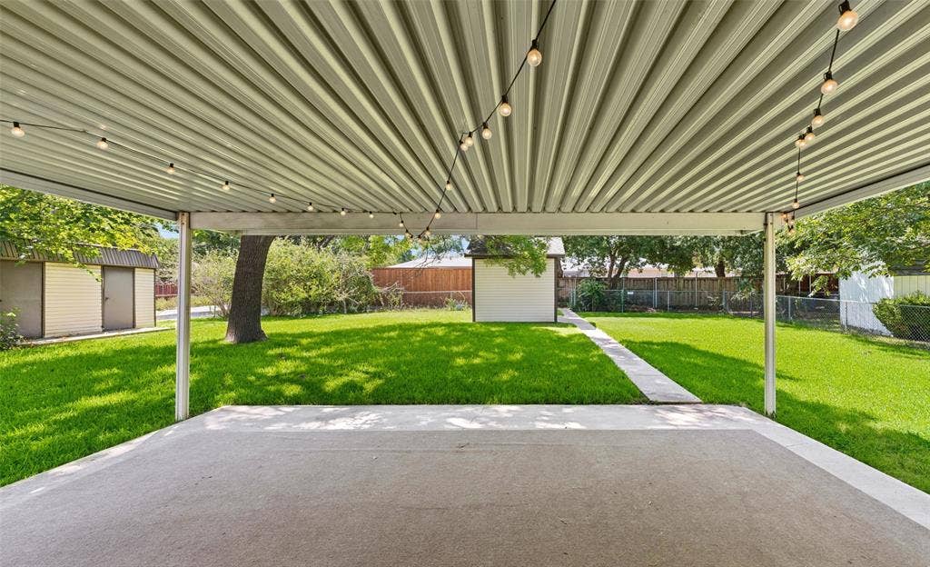 2546 Telegraph Avenue, Dallas, TX 75228 covered patio
