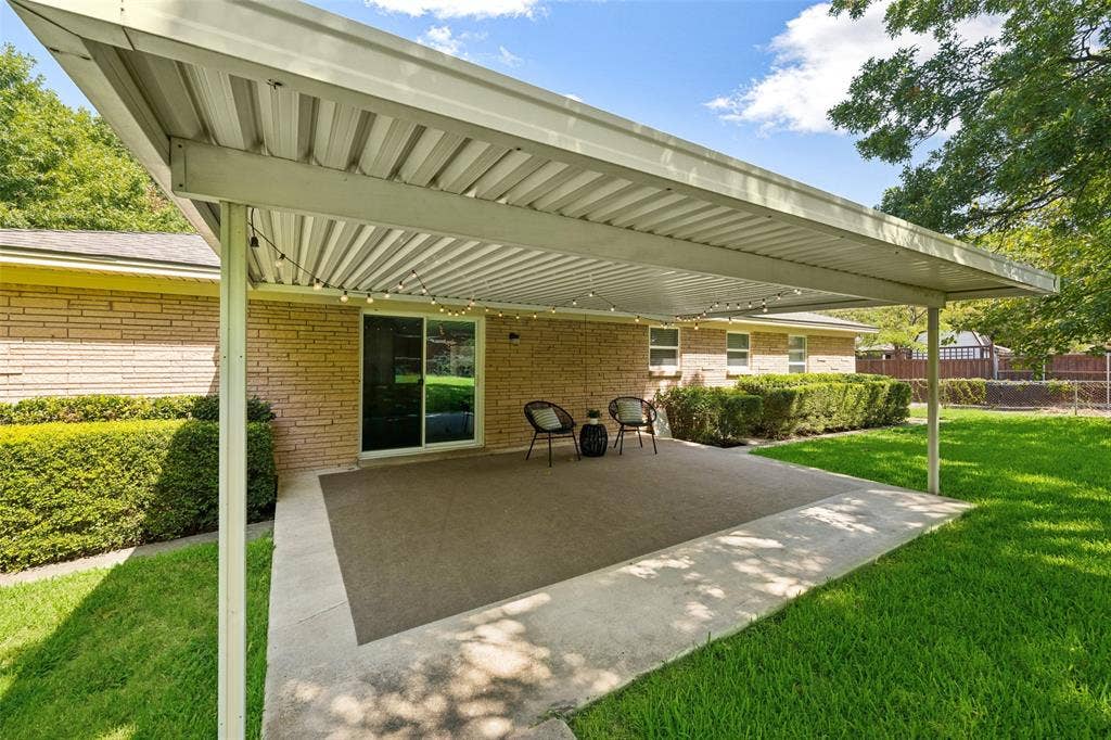 2546 Telegraph Avenue, Dallas, TX 75228 covered patio