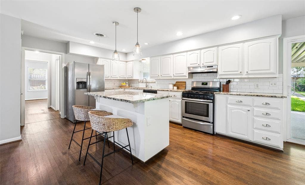 2546 Telegraph Avenue, Dallas, TX 75228 Stainlees steel appliances