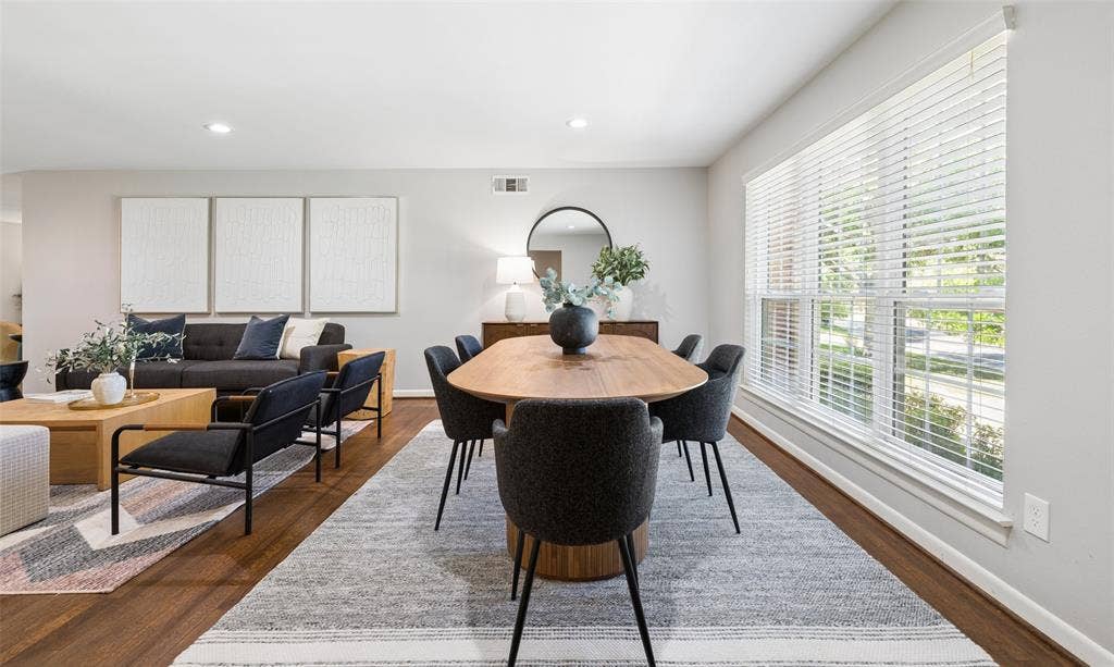2546 Telegraph Avenue, Dallas, TX 75228 Spacious living/dining