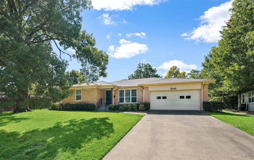 2546 Telegraph Avenue, Dallas, TX 75228 Beautiful drive up