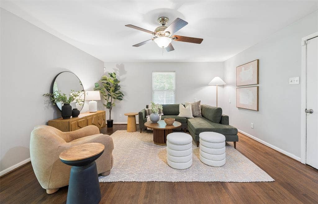 2546 Telegraph Avenue, Dallas, TX 75228 Den PLUS living.
