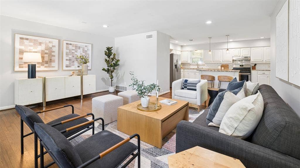2546 Telegraph Avenue, Dallas, TX 75228 Great open space