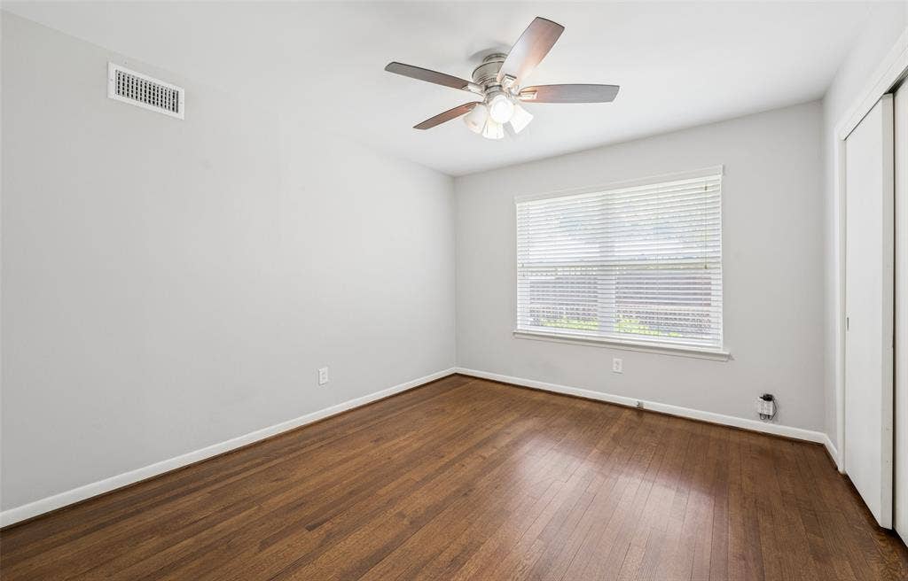 2546 Telegraph Avenue, Dallas, TX 75228 Light and bright