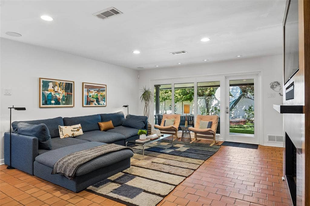 5343 Southern Avenue, Dallas, TX 75209