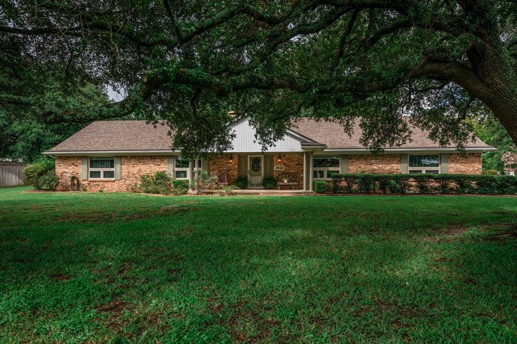 1413 S Main Street S, Lindale, TX 75771 1413 S Main Street S, Lindale, TX 75771