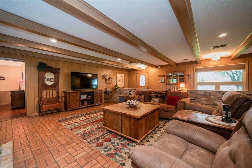1413 S Main Street S, Lindale, TX 75771 1413 S Main Street S, Lindale, TX 75771