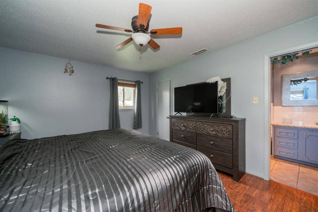 1413 S Main Street S, Lindale, TX 75771 1413 S Main Street S, Lindale, TX 75771