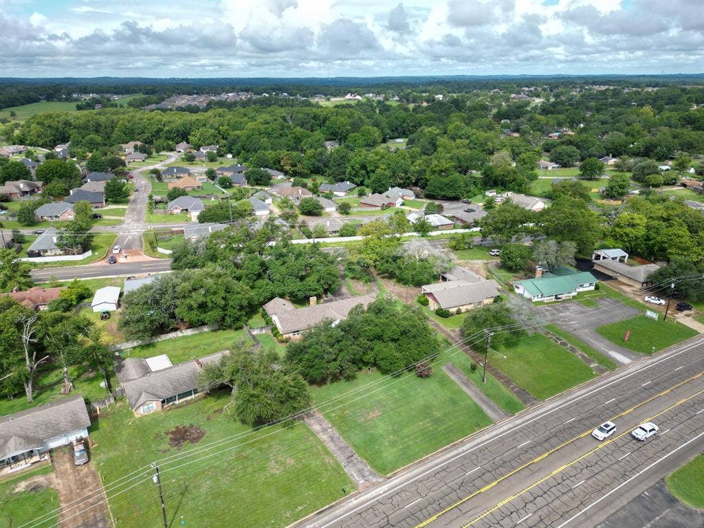 1413 S Main Street S, Lindale, TX 75771 1413 S Main Street S, Lindale, TX 75771