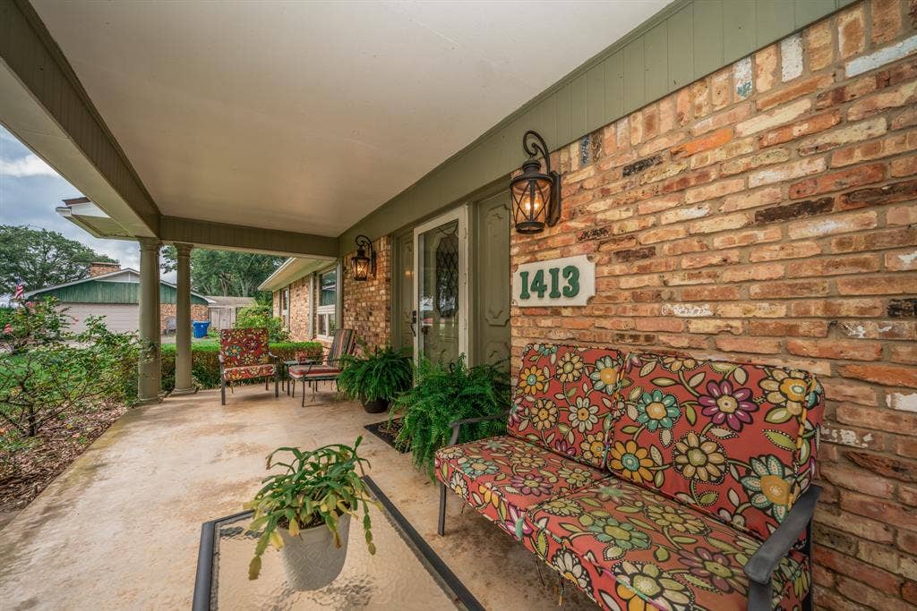 1413 S Main Street S, Lindale, TX 75771 1413 S Main Street S, Lindale, TX 75771