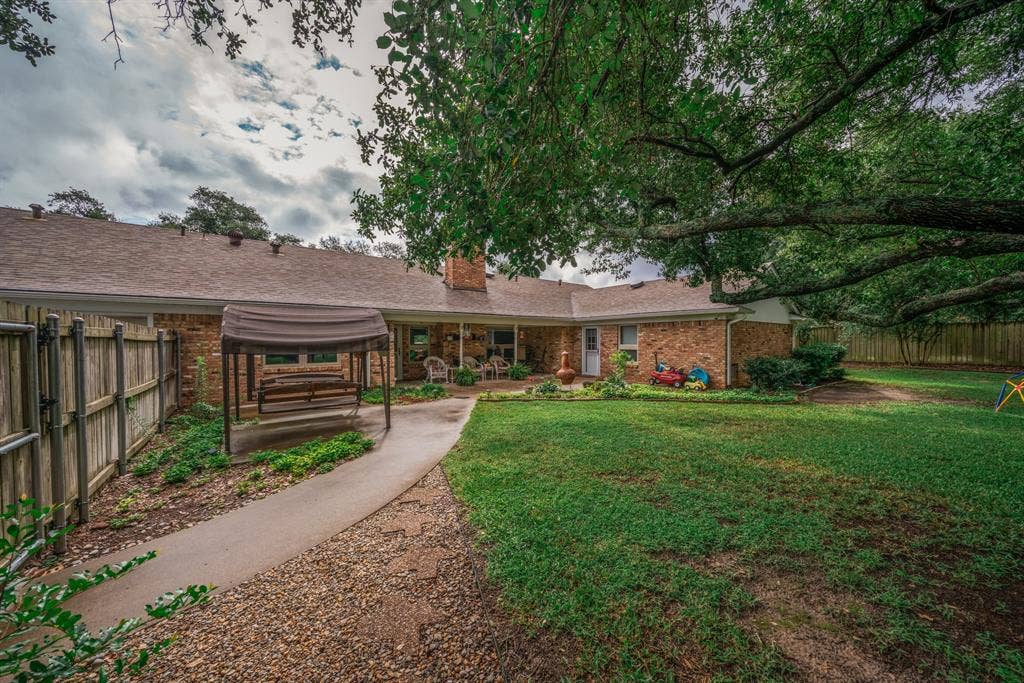 1413 S Main Street S, Lindale, TX 75771 1413 S Main Street S, Lindale, TX 75771